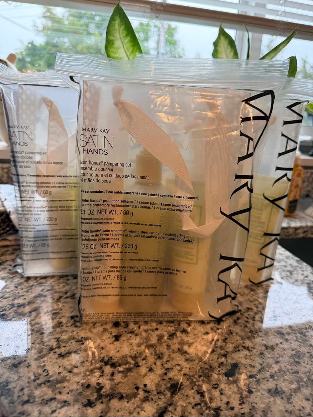 Mary Kay Satin Hands Set - White Tea & Citrus